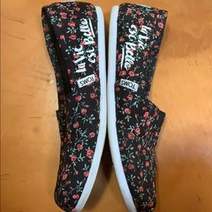 Toms La Vie est Belle slides sz7